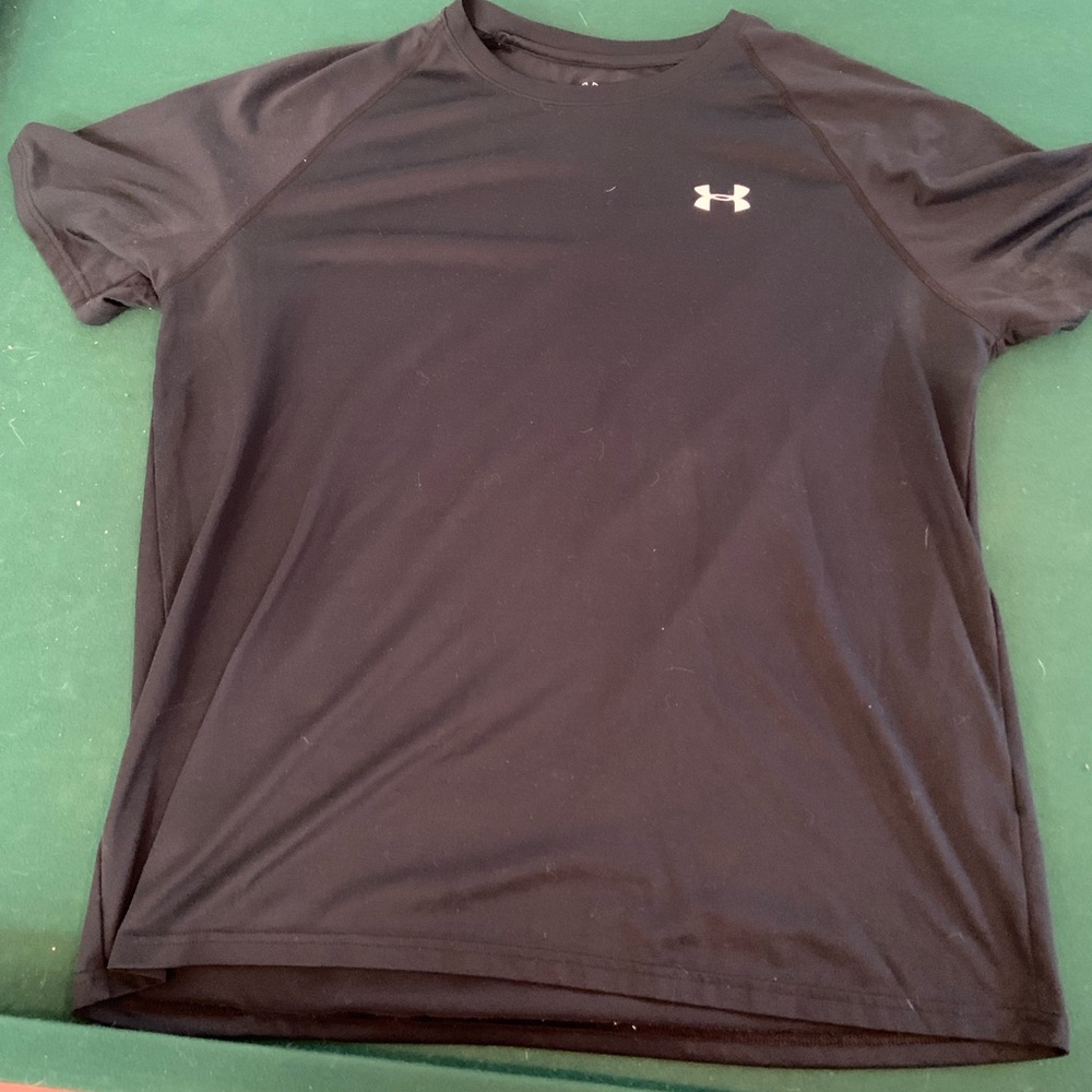 Mens XL Under Armor loose fit Heat Gear T-Shirt